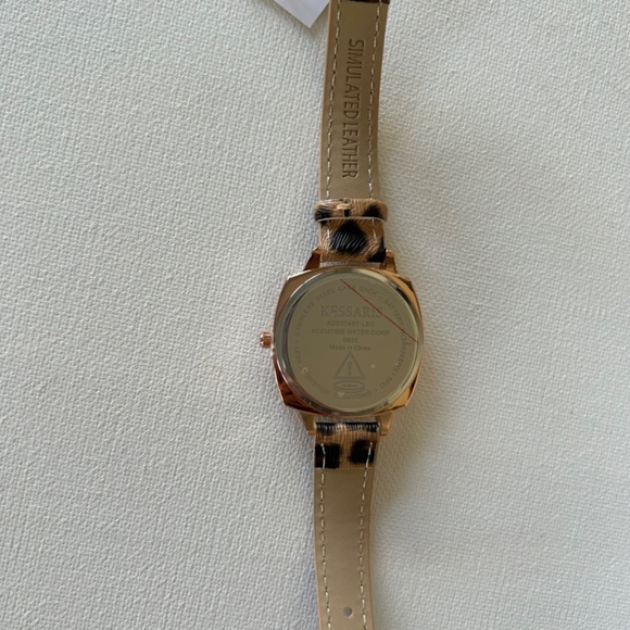 Kessaris analog watch rose gold-tone with faux leather leopard print band - Picture 5 of 5